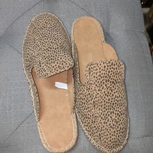 Universal Threads mules